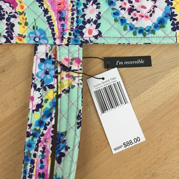 EXCLUSIVE! NEW! Vera Bradley Iconic Grand Tote - Picture 4 of 8